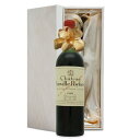 ワイン名：CHATEAU LEOVILLE POYFERRE 1965 ワイン種別：赤ワイン（辛口） 容量：750ml 産地：フランス　ボルドー地方　サンジュリアン地区AOC ブドウ品種：カベルネソーヴィニョン58％ メルロー31％ カベルネフラン2％ プティヴェルド9％ 生産者：シャトー レオヴィル ポワフェレ フランスワインの名産地に数えられるボルドー地方サンジュリアン地区で生まれ、フランスの品質規格制度（AOC）に基づきブドウの品種・栽培方法・醸造方法・ワイン銘醸地などの細かい指定と厳しい規制によって統制管理された高品質のワインのひとつです。 【ワインの特徴】 主な品種であるカベルネ・ソーヴィニヨンはブドウ品種の王様と称されています。高級品種で果皮の色が濃く、タンニン（渋味）を多く含み何十年も熟成に耐えられる特性を持ち合わせています。味わいは酸味と渋味が程よいバランスで芳醇でスパイシーな香り（胡椒、カシスなど）を醸し出すのが特徴です。1965年 生まれ年 赤ワイン シャトー レオヴィル ポワフェレ 辛口 昭和40年 男性 女性 誕生日プレゼント ワインセット 木箱入 1965年生まれの方の誕生日プレゼント、周年記念の贈り物にどうぞ。 ラベルに生まれ年を表記されたワインは飲んだあとも飾っておくことができます。いつまでも忘れられない記念年の誕生日プレゼントになります。 ワインのご紹介 1965年 赤ワイン シャトー レオヴィル ポワフェレ 辛口 ワイン名：CHATEAU LEOVILLE POYFERRE 1965 ワイン種別：赤ワイン（辛口） 容量：750ml 産地：フランス　ボルドー地方　サンジュリアン地区AOC ブドウ品種：カベルネソーヴィニョン58％ メルロー31％ カベルネフラン2％ プティヴェルド9％ 生産者：シャトー レオヴィル ポワフェレ フランスワインの名産地に数えられるボルドー地方サンジュリアン地区で生まれ、フランスの品質規格制度（AOC）に基づきブドウの品種・栽培方法・醸造方法・ワイン銘醸地などの細かい指定と厳しい規制によって統制管理された高品質のワインのひとつです。 【ワインの特徴】 主な品種であるカベルネ・ソーヴィニヨンはブドウ品種の王様と称されています。高級品種で果皮の色が濃く、タンニン（渋味）を多く含み何十年も熟成に耐えられる特性を持ち合わせています。味わいは酸味と渋味が程よいバランスで芳醇でスパイシーな香り（胡椒、カシスなど）を醸し出すのが特徴です。 ◎ワインのラベルは、できるだけ綺麗な状態のものをお選びしておりますが、 長い年月保存されたヴィンテージワインは、時期によってラベルに傷や汚れがあることがあります。あらかじめご了承くださいませ。 木箱に入れて、ていねいにラッピングをいたします。（イメージ画像）