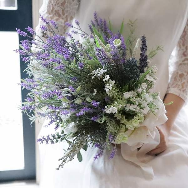 *misuzu* 上質リアルなラベンダー＆ハーブのクラッチブーケ　草花系　ナチュラル　ドライフラワー風　前撮り　ロケ　スワッグ　ボリューム感