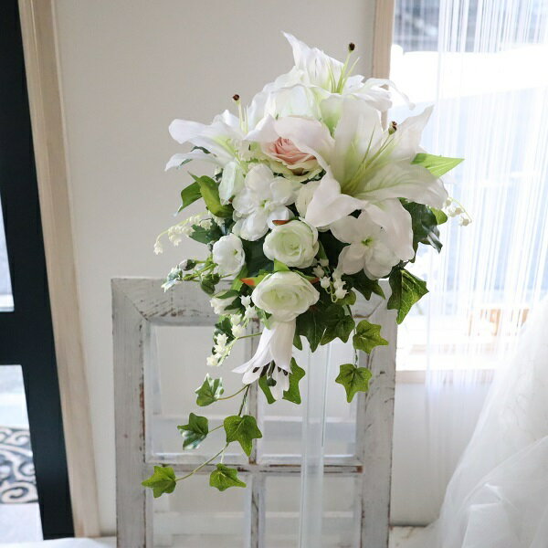 カサブランカとローズのキャスケードブーケ　薔薇　チャペル式　フォトウェディング