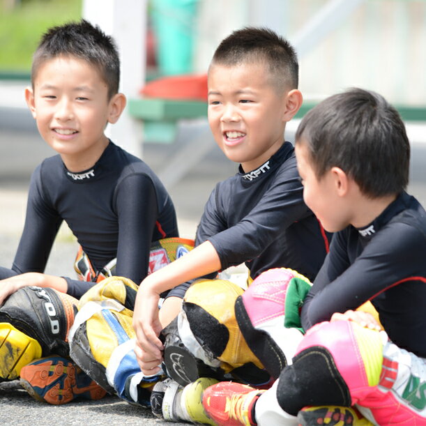 ★ポケットバイク用サポートインナーFIXFIT KIDS RIDER (パンツ)フィックスフィット！コンプレッションインナーでポケバイの操作をイージーに！ポケットバイクの装備、服装にFIXFITがおすすめです。【品番：ACW-X09 パッド付きロングタイツ】Lot No.17