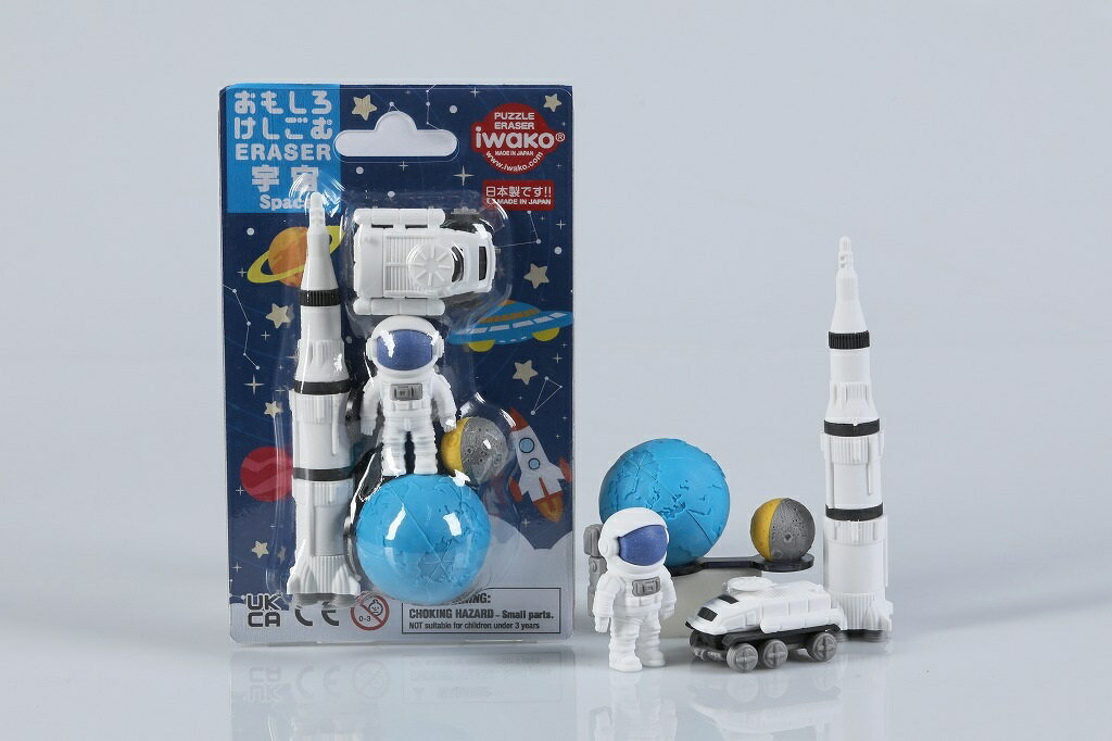 地球、月、台座（地球と月が乗るキラキラの台座です）、探査機、ロケット、宇宙飛行士が 入ったセットです。