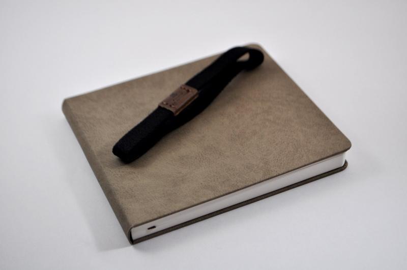APICA Premium C.D��NOTEBOOK Hardcover Cover Size 124x140mm ��APICA �ץ�ߥ��� C.D.�Ρ��ȥ֥å� �ϡ��ɥ��С� ���顼���С�