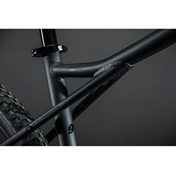 アトミックサイクルのGT マウンテンバイク AVALANCHE EXPERT V2 27.5 （アバランチェ エキスパート V2） ブラック MTB マウンテンバイク 自転車 送料無料｜アングル2