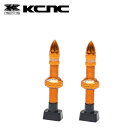 【商品説明】 KCNC アルミ チューブレス バルブ アルミ バルブキャップ 付き アルミチューブレスバルブ [ALUMINUM TUBELESS VALVE] CNC切削によるプレミアムチューブレスバルブ 材質：7075アルミニウム合金 参考重量：38mm / 8g（ラバー製のベースは除く） 5種類のラバー製のベースが付属し、様々なリム形状に適合。 バルブキャップが付属。 2個入り。 【仕様】 サイズ：38mm リム高：〜23mm ※対応リム高はあくまで目安で、リム形状により差異があります。 【掲載情報】 当ショップは実店舗とメーカー在庫を共有しております。 掲載商品は、一部を除きお客様からのご注文を頂いた後でのお取り寄せとなっております。 ショッピングでの記載商品は確実に、在庫がある事をお約束するものではありませんのでご了承くださいませ。【BRAND】