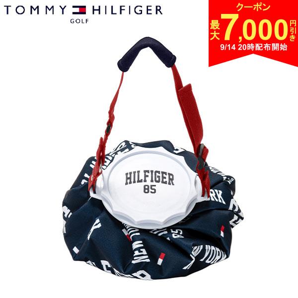 この商品の特徴取り寄せ商品につきましては、通常3-6営業日での出荷が目安となります。仕入れ先の在庫状況により変動致しますので確認後メールにて納期回答させて頂きます。口径が35%アップしてさらに使いやすく進化したこの氷嚢は、大口径で手がスムーズに入り、氷も楽々投入できます。カジュアルな柄がアクセントとなり、アジャスターストラップ付きで冷やしたい部分に固定しやすく、携帯もしやすいです。プレー中の熱中症対策に最適で、ゴルフやスポーツ、アウトドアから日常まで、様々なシーンで活躍します。スペック素材本体：ポリエステル（裏面TPU加工）蓋：ポリスチレン中栓：ポリエチレンサイズ直径：27cmカラーネイビー生産国中国