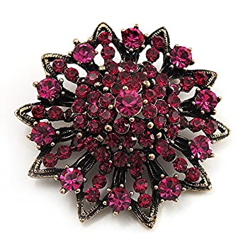 【中古】【輸入品・未使用】Avalaya マゼンタクリスタル 立体的なフローラルコサージュ ブローチ (アンティークゴールドトーン)