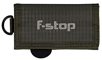 【中古】【輸入品・未使用】フラッシュメディア財布( Foliage Green )【メーカー名】f-stop【メーカー型番】m856-62【ブランド名】f-stop【商品説明】フラッシュメディア財布( Foliage Green )こちらは当店海外ショップで一般の方から買取した未使用品です。 通関検査の為、開封されることがございますので予めご了承くださいませ。また、外箱につぶれや汚れなどがある場合がございます。 映像作品には日本語吹き替え、日本語字幕が無い場合があり、プレーヤーによっては再生できませんので予めご了承ください。 画像はイメージ写真ですので画像の通りではないこともございます。 未使用品ですが買取した為、中古扱いとしております。日本語の説明書は付属しておりませんので予めご了承くださいませ。 輸入商品の為コンセントの形状が違う、電圧による商品の不動作などは当店では出来かねます。 当店では初期不良に限り、商品到着から7日間は返品を受付けております。 ご注文からお届けまで ご注文⇒ご注文は24時間受け付けております。 注文確認⇒当店より注文確認メールを送信いたします。 入金確認⇒決済の承認が完了した翌日より、当店海外倉庫から当店日本倉庫を経由しお届けしますので10〜30営業日程度でのお届けとなります。 ※在庫切れの場合はご連絡させて頂きます。 出荷⇒日本国内倉庫到着後、検品し異常がなければ出荷⇒配送準備が整い次第、出荷致します。配送業者、追跡番号等の詳細をメール送信致します。 ※離島、北海道、九州、沖縄は遅れる場合がございます。予めご了承下さい。 ※ご注文後、当店より確認のメールをする場合がございます。期日までにご返信が無い場合キャンセルとなりますので予めご了承くださいませ。 ※当店ではお客様とのやりとりを正確に記録する為、電話での対応はしておりません。メッセージにてご連絡くださいませ。