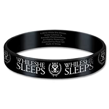 【中古】【輸入品 未使用】While She Sleeps メンズ ロゴ ラバー ブレスレット ブラック