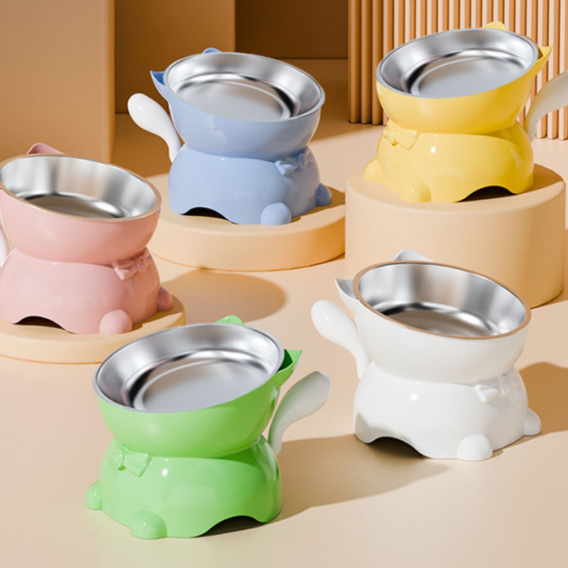 製品詳細商品名ペットボウル素材PP+ステンレス生産地中国この商品についてボウルとスタンドはステンレス製で、取り外して洗濯可能です。安定感抜群!滑りにくくて安心なステンレスペットボウル、大容量で長く使える。15度傾けると、ペットの背骨の健康によりよいです。注意点商品写真はできる限り実物の色に近づけるよう加工しておりますが、お客様のお使いのモニター設定、お部屋の照明等により実際の商品と色味が異なる場合がございます。予めご了承くださいますようお願い致します。3、商品の仕様は改良等のため予告なく変更する場合があります。また本サイトの写真とお届け商品の色合いが多少異なる場合や、制作の都合上、柄などの出方が写真と異なる場合がございますので、ご了承下さい。ペットボウル 猫型 ステンレス 可愛い ブラック ホワイト グリーン