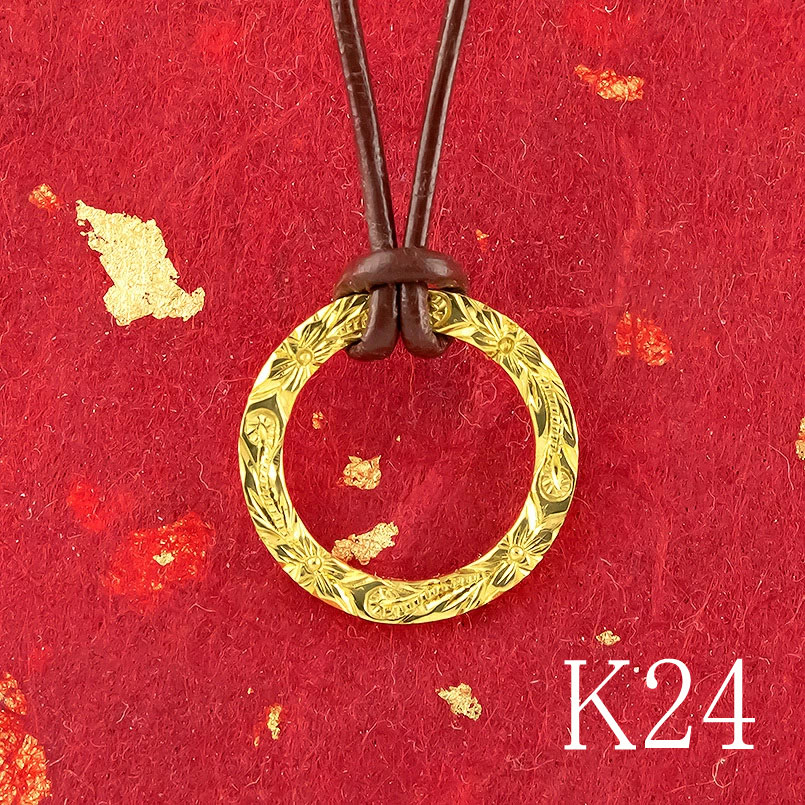 純金 ペンダントトップ レディース 24金 K24 ハワイアンジュエリー リングモチーフ ネックレス対応 ダイヤモンドダスト リバーシブル 輪っか チャーム 革...