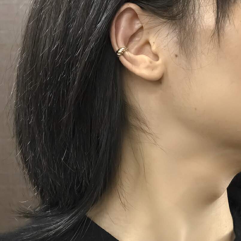 ジュエリー工房アトラスの【最短発送】 イヤーカフ メンズ ゴールド フープ イヤリング 片耳 イヤカフ メンズ K10 イエローゴールドk10 10金 ツイスト イヤークリップ 地金｜アングル3