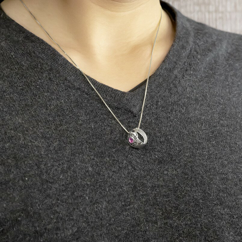 出産祝い ネックレスメンズ サファイア 一粒 ベビーリング シルバー いぶし仕上げ リングネックレス カレッジリング風 ペンダントトップ Sv925 チェーン 青い宝石 の 送料無料 人気 ネックレス ペンダント