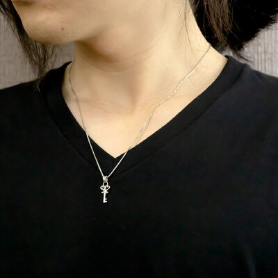 楽天市場 18金 ネックレス メンズ ペア 鍵 鍵穴 ダイヤモンド リンクコーデ セット ホワイトゴールドk18 バーネックレス ベネチアンチェーン ペンダント キー 送料無料 ジュエリー工房アトラス 楽天市場 18金 ネックレス メンズ ペア 鍵 鍵穴 ダイヤモンド リンクコーデ セット ホワイトゴールドk18 バーネックレス ベネチアンチェーン ペンダント キー 送料無料 ジュエリー工房アトラス