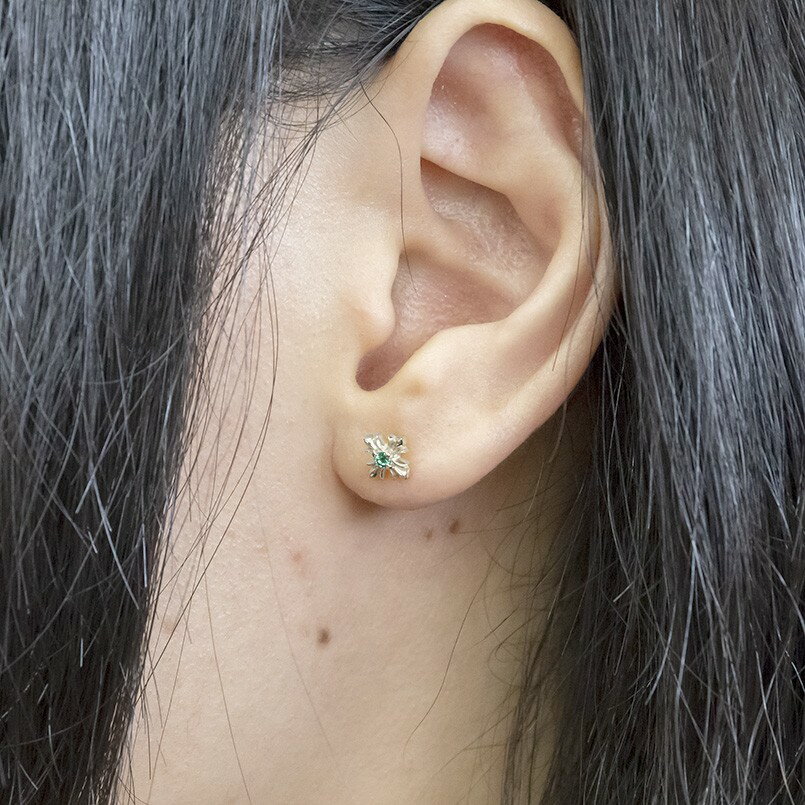 想像を超えての 18金 ピアス メンズ クロス エメラルド ゴールド 18k シンプル イエローゴールドk18 5月誕生石 男性 十字架 人気 緑の宝石 送料無料 ピアス