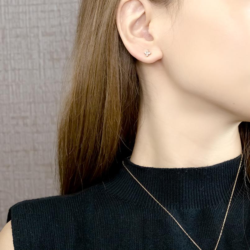 ボディピアス 18金 ピアス k18 片耳ピアス つけっぱなし ダイヤモンド 0.11ct 花 ...