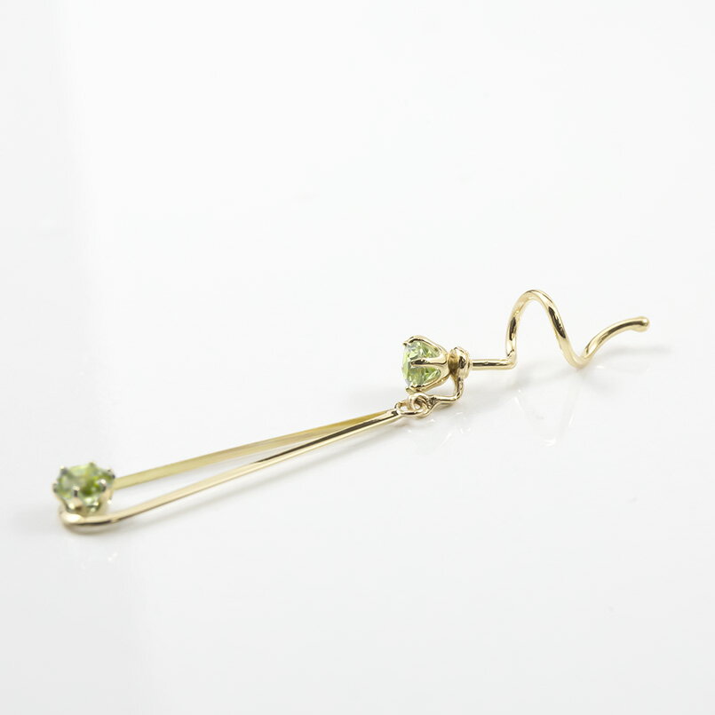 ジュエリー工房アトラスのボディピアス 18金 ピアス 18k キャッチのいらないピアス キャッチなし つけっぱなし ペア 選べる天然石 ティアドロップイエローゴールドk18 キャッチナッシャー スイングタイプ 揺れる 女性 人気 シンプル ジュエリー ギフト 両耳用 可愛い 可憐｜アングル3