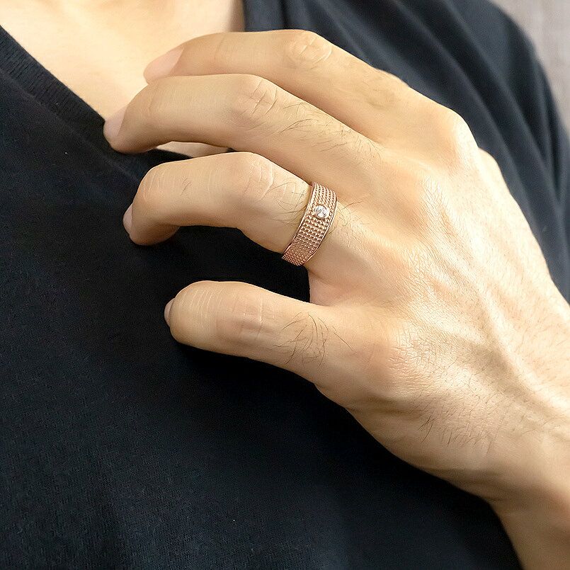 ジュエリー工房アトラスの【10%OFFクーポンセール】 18金 リング メンズ ダイヤモンド 指輪 0.1ct 幅広 太め 大粒 一粒 ピンクゴールドk18 ピンキーリング｜アングル2
