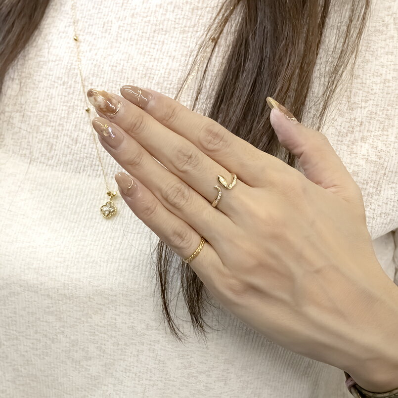 【10%OFFクーポンセール】 婚約指輪 ダイヤモンド ヘビ 蛇 リング 指輪 レディース スネークリング イエローゴールドK10 10金 干支 巳年 エンゲージリング 結婚 3