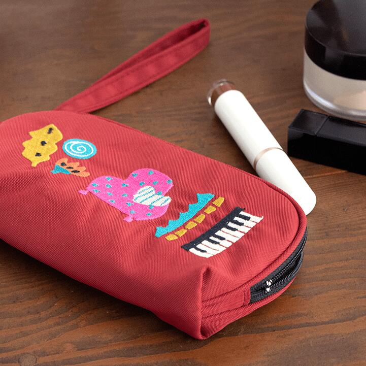 アツコマタノ 刺繍マルチケース <かくれんぼ(RD)> ギフト 日本製 Atsuko Matano カラフル 可愛い お洒落 個性的 テキスタイル プレゼント メガネケース メイクポーチ ペンケース プレゼント 贈り物 ナイロン