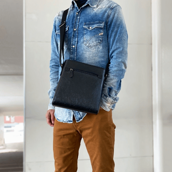 ショルダーバッグ メンズ カジュアル 黒 縦 縦型 水シボ 軽量 街持ち ショッピング おしゃれ