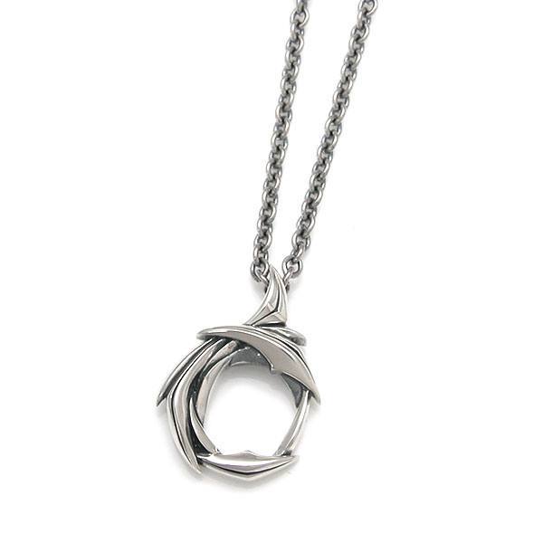 【ブランド：ダグダート】 　 【Lindwurm】 翼モチーフ ～Lindwurm～シリーズ 男女問わないユニセックスデザイン。 翼がサークル状に巻いたイメージのシルバーペンダント。 大きすぎない程よいボリュームは、男性だけでなく女性にも楽...