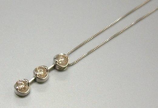 Rakuten - 【菊地質店】【中古】K18WG ダイヤモンド0.30ct ペンダントネックレス【送料無料】【質屋出店】【smtb-TK】＜13-23-6＞