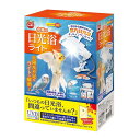 ◎小鳥には日光浴が必要です！ 鳥たちは日光浴をすることで、紫外線（UV）を浴びて新陳代謝を促したり、カルシウムの吸収に必要なビタミンD3を合成しています。 ビタミンD3 不足は、くる病や骨軟化症などの原因となることがあり注意が必要です。 ・小鳥に必要な紫外線（UV）を照射し、日光浴不足を補うライトです。 ・小鳥にやさしい弱UVライトを採用しています。 ・すぐに室内日光浴を始められるオールインワンセットです。 電源：AC100V（50/60Hz）　 定格消費電力：20W 本体：W235×D86×H125mm（ライトカバー装着・折りたたみ時）　 電源コード：1.75m（内、保護コイル600mm） セット内容・ライト　・ライトカバー　 ・ソケット　・取付パーツ 対象動物　屋内小鳥飼育専用