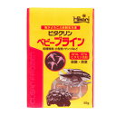 商品説明 ■キョーリン　冷凍エサ　ビタクリンベビーブライン50g　1枚 【特長】 ・ブラインシュリンプエッグを一定の環境下で人工的に孵化させ、独自の技術で洗浄した、清潔な冷凍フードです。 ・孵化直後のブラインシュリンプ幼生には含まれない不飽和脂肪酸（DHA、EPA）に加え、マルチビタミンを添加し海水魚の栄養要求を満たします。また様々な淡水魚にも与えることができます。 ・新鮮な原料を生のままパッキングし、超低温下で瞬間的に凍結させることで鮮度の高さを保持しています。 ・薬の錠剤と同様のPTP包装が空気を遮断し、変質を防ぎます。また、中身が手に触れる事無く取り出す事ができます。 【与え方】 冷凍のまま折るようにキューブを指で押すと、アルミ箔が破れて取り出せます。凍ったままか別容器に溶かし、数分で食べきる量を与えてください。 【使用原料】 ブラインシュリンプ、水、DHA、EPA、ビタミンB12、ビタミンB6、安定型ビタミンC、ビタミンB2、ビタミンB1、ビオチン、塩化コリン、葉酸、パントテン酸、イノシトール、ナイアシン 【注意】 ・人間の食品ではありません。 ・一度解凍された商品は再冷凍しないでください。細胞が破れ水を汚す原因になります。 ・天然原料のため色や大きさが異なることがあります。 ・未孵化の卵が混ざることがあります。 【保証成分】 蚕白質2.7％以上、脂質0.5％以上、粗繊維0.5％以下、水分97.5％以下、りん0.07％以上