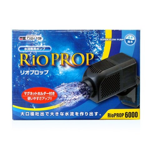 商品説明 ■カミハタ　リオプロップ6000／50Hz 　 水槽内に大きな水流を作るポンプです。 水流発生用に特化したポンプで、吐出口径が大きく設計されています。効率的に水を送り出すプロペラ型のインペラーを採用しています。強力なマグネットホルダーで、水槽壁面に設置固定出来ます。 ■商品仕様（淡水・海水可） 定格電圧：AC100V 周波数：東日本仕様50Hz 消費電力：12．0W 最大流量：約4500&#12316;5700L／h 本体寸法：W60xD165xH155mm 電源コード：約180cm 適合水槽厚：3&#12316;12mmまで対応 付属品：マグネットホルダー ■注意点 水流専用ポンプのため、揚水には使用できません。 動きの遅い小魚やイソギンチャク飼育の場合吸い込まれる恐れがあります。 仕様の本体寸法は、設置時の水槽内側の寸法を示しております。