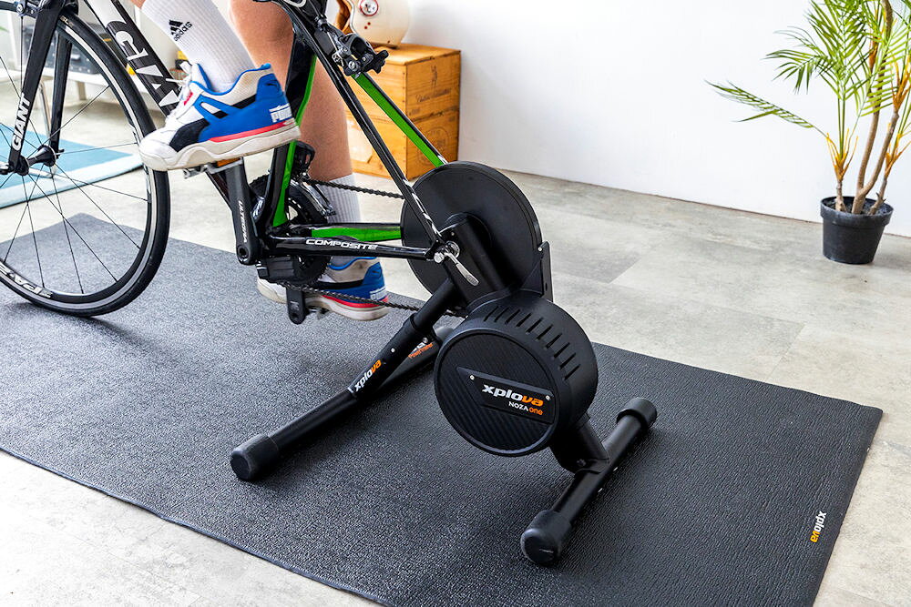 ADサイクル楽天市場店のXPLOVA NOZA ONE スマート トレーナー エクスプローバ ノザ ワン SMART TRAINER ダイレクトドライブ ローラー台｜アングル2