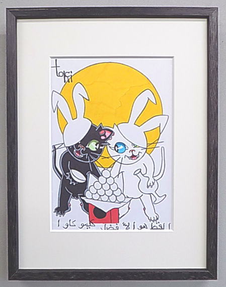 ○ショップコメント 異色のイラストレーターの描くユニークな猫作品 作品名 月見 作家名 tochi（トチ） ○作品詳細 作品の種類 プリントに手彩色 作品サイズ 17.5X24.0センチ 作品の詳細 プリントに手彩色 額縁サイズ 31.0X41.0センチ 額縁の詳細 木製額縁/マット/アクリルガラス ○作家プロフィール tochi（トチ）略歴 絵画専門学校で学んだ後、イラストレーターをしながらヴィヴィアン・ウエストウッドやキーン・エトロ等との交流を持つ。 2017年に脳卒中に倒れ利き手を含む右半身の麻痺に直面したが、現在は左手のみで描いている。