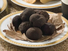 毎週空輸にて産地から直送！ フランス産 フレッシュ 黒トリュフ(冬トリュフ) 100gのサムネイル