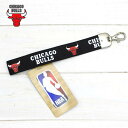 アメリカ雑貨のアイカムで買える「シカゴ ブルズ リボンキーホルダーブラック NBA CHICAGO BULLS キーホルダー キーリング キーチャーム おしゃれ バスケットボール BASKETBALL アメリカ 雑貨」の画像です。価格は1,485円になります。