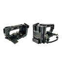 Canon C70用のVマウント駆動プレート付グリップとベースプレートのセット ●特長 ・通常BP-Aバッテリーで駆動するC70をVマウント駆動にするプレート (Vマウントプレート部は上下にスライド可能なので、BP-Aシリーズと共用が可能） ・パワータップを2個装備（カメラ以外への電源供給も可能です） ●仕様 ・カメラ供給コネクタ：C70用プラグ（DC24V） ・パワータップ出力電圧：バッテリースルー電圧 ・ハンドル＋Vプレート：高さ90mm*全幅183*奥行108mm 651g ・ベースプレート部：10*99*78mm 143g