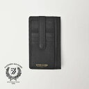 FATTORIA del CUOIO / ファットリア デル クオーイオ ゴートレザー コインケース付き カードケース MOD.AMO BLACK（ブラック）mod-amo-black メーカー希望小売価格はメーカー商品タグに基づいて掲載しています関連商品FATTORIA del CUOIO / ファットリア デル クオーイ...FATTORIA del CUOIO / ファットリア デル クオーイ...37,400円37,400円FATTORIA del CUOIO / ファットリア デル クオーイ...FATTORIA del CUOIO / ファットリア デル クオーイ...37,400円37,400円FATTORIA del CUOIO / ファットリア デル クオーイ...FATTORIA del CUOIO / ファットリア デル クオーイ...37,400円37,400円FATTORIA del CUOIO / ファットリア デル クオーイ...FATTORIA del CUOIO / ファットリア デル クオーイ...37,400円37,400円FATTORIA del CUOIO / ファットリア デル クオーイ...【Max77%OFF Flying Sale】【国内正規品】DE.CO...37,400円11,880円FATTORIA del CUOIO / ファットリア デル クオーイオ ゴートレザー コインケース付き カードケース MOD.AMO BLACK（ブラック）mod-amo-black ゴートレザーコインケース付き カードケース MOD.AMO FATTORIA del CUOIO（ファットリアデルクオーイオ）の薄型で収納しやすいサイズ感のカードケースが入荷。 カードポケット側にはスナップボタンで着脱できるベルトが付いていて、片面には10枚収納可能なカードホルダー、もう片面にはジップタイプのコインケースが付いたマチなしのコンパクトなデザイン。 ベルトはカード落下防止にもなします。 センター部分はフリーポケットがあり、紙幣やチケットなど収納可能。 裏面にはファスナー付きポケット、サイドにも3室のポケットが付き収納力も抜群です。 素材にはきめ細かいシボ感、柔らかな手触りのよいゴートレザーを採用し、使い込む程に柔らかくなりますので長くご愛用して貰いたいアイテムです。 キャッシュレスでICやクレジットカードをメインに持ち歩くには可なり優れたカードケースになると思います。 ご自身で使われるも良し、センスあるプレゼント（桐の箱入り）としても喜ばれること間違いなしだと思います。 FATTORIA del CUOIO＜ファットリア　デル　クオーイオ＞ FATTORIA del CUOIO（ファットリア　デル　クオーイオ）は、イタリア、トスカーナの名門ファクトリーが手掛ける2019年春夏シーズンよりスタートした新ブランド。 イタリア・トスカーナ州MONSUMMANO（モンスンマーノ）に本拠地を構える。 創立以来から数年前までイタリア、海外、様々な大手ブランドのベルトを生産してきた100％トスカーナ生産のベルト・バッグ・ファクトリー。 イタリア製ベルト・バッグブランドTIBERIO FERRETTI（ティベリオフェレッティ）の企画・プロモーション、ブランディング手掛けた（株）コマコ・オフィチーナ代表駒井氏が手掛けるバッグ・ベルト・革小物専門のブランドです。 「オリジナリティ溢れる男の色気、ユーモア感などの経験を融合させ、創造性を高め、レザークオリティを落とさずに、デザイン性を高品位に保つ」をコンセプトに日本から発信する新ブランドFATTORIA del CUOIOです。 ▼下の画像にマウスを置くと切り替わります ブランド FATTORIA del CUOIO＜ファットリア デル クオーイオ＞ 素材 山羊革 サイズ 縦15.0cm×横幅9cm カラー ブラック 仕様 ・カード収納…14ヵ所 ・フリーポケット…3ヵ所 ・小銭収納…1ヵ所 注意 ※お使いのモニターによっては、実際の色と異なって見える場合がございます。