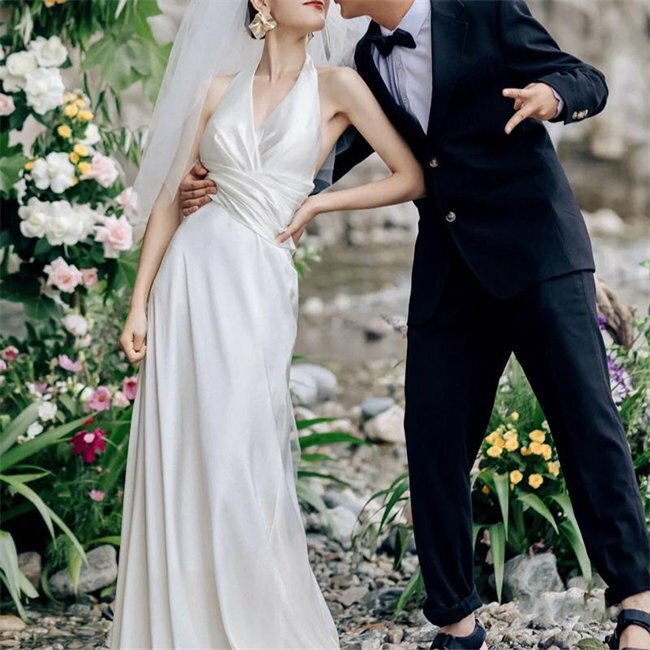 首掛け ホワイト ウェディングドレス Aライン ロングドレス イブニングドレス ノースリーブ トレーン ファスナータイプ xs〜xl Wedding Dress お花嫁 結婚式 旅行撮影演出 レディースウェディングドレス エレガント パーティードレス 背が露出