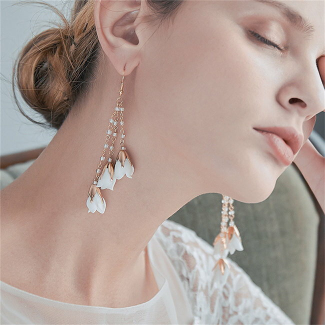 イアリング　イヤリング　ビーズ　花　パーティー ウェディング ブライダル 結婚式 2次会 演奏会 発表..