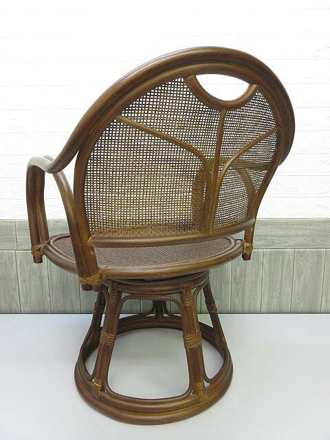【中古】 ラタン 肘掛け付椅子 回転椅子 パーソナルチェア 籐製     ひじ掛け 一人掛け イス ブラウン 茶色 いす [2]