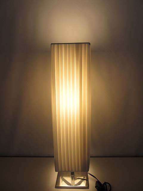 【中古】　フロアライト　スタンドライト　タワー型　1灯　ホワイト　　　　　照明　間接照明　モダン　スリム　ランプ　白　インテリア