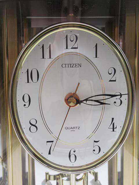 【中古】 シチズン 置時計 4SG680 クォーツ ゴールド 回転飾り付き     CITIZEN アナログ時計 ステップ秒針 金色 インテリア 上品 [2]