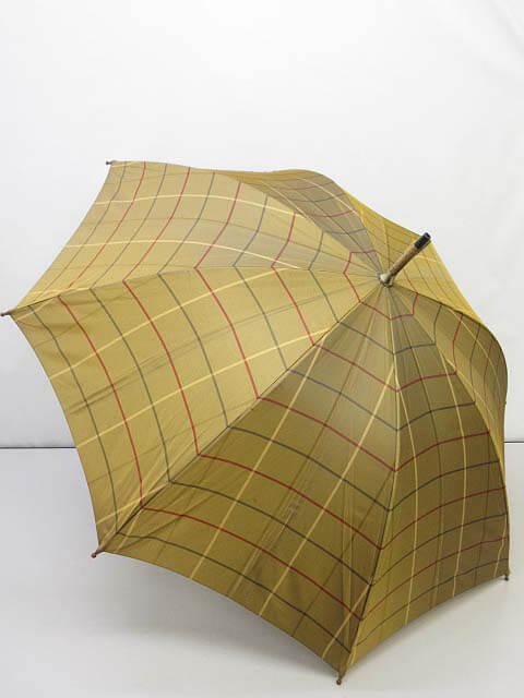 楽天リビング館　楽天市場店【中古】　バーバリー　長傘　59cm　メガチェック　ブラウン系　　　　　Burberry's　雨傘　手動　アンティーク　カサ　茶系　　　　　木製柄　アンブレラ　雨具　ヴィンテージ