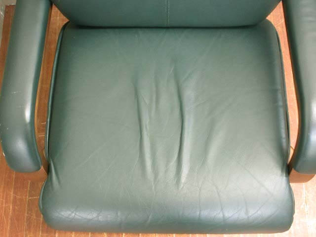 【中古】冨士ファニチア ダイニングチェア こげ茶×緑 回転椅子 肘掛け付き FUJI FURNITURE 木製 食卓椅子 ダークブラウン×ダークグリーン 富士ファニチャー アームチェア レザー 重厚感 クッションチェア 冨士ファニチア 中古