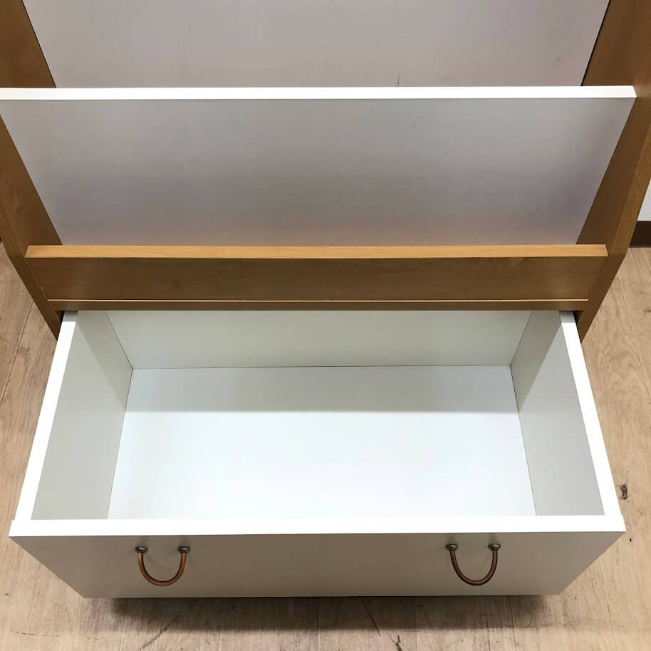【中古】 絵本ラック ナチュラル×ホワイト 幅60cm 収納ボックス付 木製 ディスプレイラック 雑誌 えほん マガジン ホルダー スタンド キャスター引出付 キッズ収納ラック マガジンラック 中古 [3]