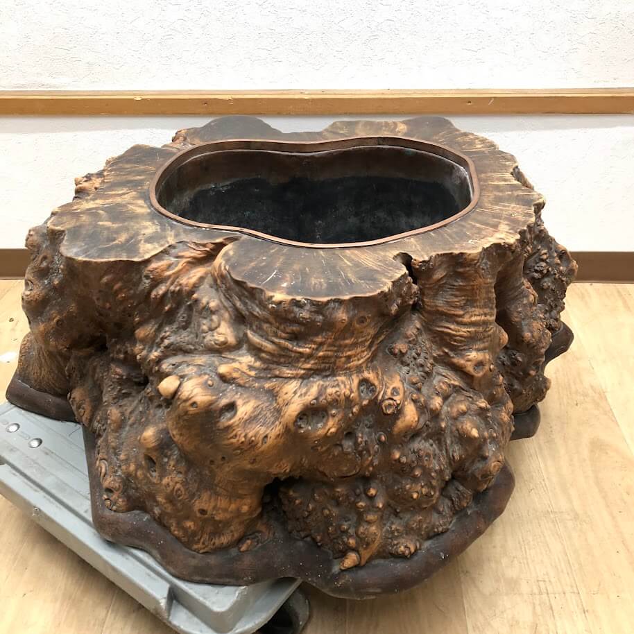 リビング館 楽天市場店の【中古】 切り株火鉢 大型 瘤材 火鉢 灰付き 天然木 原木 流木 切株 木の根 茶道具 暖房 火櫃 古道具 古民具 レトロ アンティーク インテリア 雑貨 切株火鉢 中古｜アングル3