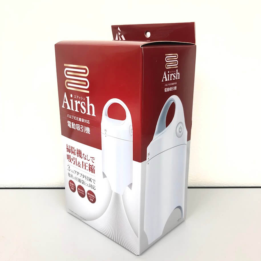リビング館 楽天市場店の【未開封品】 アール 電動吸引機 エアッシュ AIR-001 布団圧縮袋 衣類圧縮袋付き Airsh 掃除機不要で吸引&圧縮 アダプタ3種 自立型 布団圧縮 衣類圧縮 白 布団圧縮セット 未開封品｜アングル2