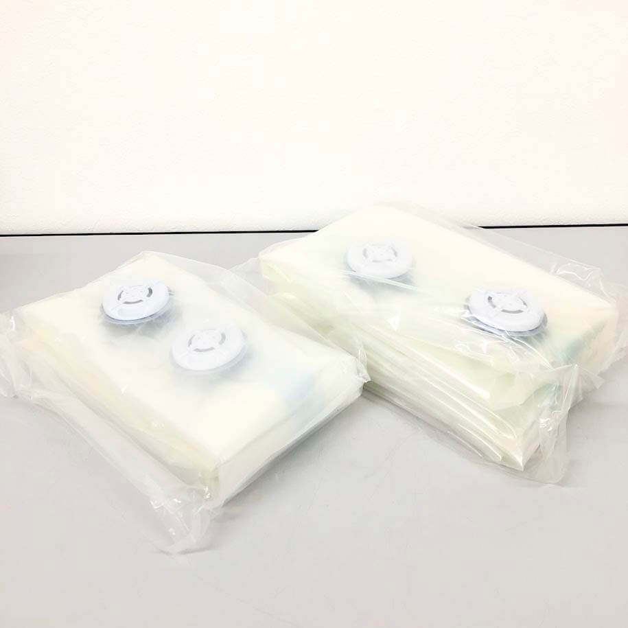 リビング館 楽天市場店の【未開封品】 アール 電動吸引機 エアッシュ AIR-001 布団圧縮袋 衣類圧縮袋付き Airsh 掃除機不要で吸引&圧縮 アダプタ3種 自立型 布団圧縮 衣類圧縮 白 布団圧縮セット 未開封品｜アングル3