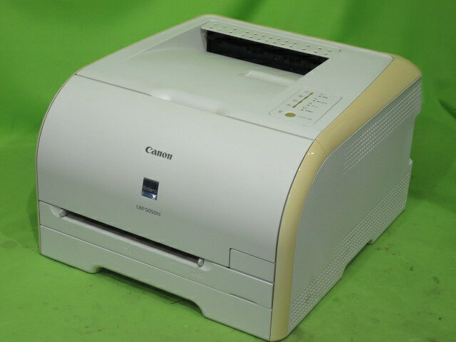 ＊お知らせ＊ 返品・返品の送料・手数料について。 初期不良の場合は、当社で負担いたします。 トナー・ドラム等の消耗品につきましては、保証対象外となります。 詳しくは、上記、決済・配送・返品の欄にある’返品について’の項目をよくお読みください。 不明な点につきましては、お気軽にお問い合わせください。 配送方法 　&nbsp;送料無料 (ヤマト運輸宅急便140) メーカー 　Canon / キャノン 型番 　LBP5050N (Satera)　　 仕様 　A4 カラーレーザープリンタ &nbsp;★ 最大用紙サイズ = A4 &nbsp;★ 給紙 = 1段 および 手差し&nbsp; &nbsp;★ プリント速度 =&nbsp; モノクロ12枚/分 カラー8枚/分&nbsp; &nbsp;★ 対応トナー型番 = Cartridge&nbsp;316 系&nbsp;★&nbsp;片面印刷仕様 &nbsp;★ インターフェイス = USB、有線LAN 接続&nbsp;★ 質量 = 　16 kg &nbsp;★ 仕様詳細/ドライバー ＝ メーカーページ参照ください。 　 商品個別状態 　※ 当商品はトナーカートリッジを装着しておりません。 　　ご注意ください。 &nbsp;○ 印刷枚数 (カウンター) =&nbsp;&nbsp;&nbsp;使用少 512&nbsp;枚! &nbsp;○ 動作確認 = 特に問題なく給紙印刷できているようでしたが、装着していたトナーではドラム由来のスジが印字されておりましたので、トナーは全色取り外しております。 　　 　有線LAN接続でのテストプリント済みです。 　ドライバはメーカーHPよりダウンロードしました。 &nbsp;○ 消耗品（保証対象外）＝&nbsp; トナーはありません。 　&nbsp;予備のトナーをお持ちの方にご注文をお願いいたします。 &nbsp;&nbsp;&nbsp;&nbsp;&nbsp;&nbsp;&nbsp;&nbsp;&nbsp; &nbsp;○ 外観 =&nbsp;&nbsp;使用感・中古感ご容赦ください。 　外装多少擦り傷、淵の部分にヤケございます。 　外観お気になさらない方のご注文をお願いいたします。 &nbsp;&nbsp;&nbsp;&nbsp;&nbsp;&nbsp;&nbsp;&nbsp;&nbsp;&nbsp;&nbsp;&nbsp;&nbsp;&nbsp;&nbsp;&nbsp;&nbsp;&nbsp;&nbsp;&nbsp;&nbsp;&nbsp;&nbsp;&nbsp;&nbsp;&nbsp;&nbsp; &nbsp;○ 付属品 = 電源コードのみ。 &nbsp;&nbsp;&nbsp;&nbsp;&nbsp;&nbsp; (取り扱い説明書等はありませんが、メーカーHPよりダウンロード可能です) &nbsp;＊清掃につきましては、簡易な清掃となります。 &nbsp;＊設定、メンテナンスに関するサポートは一切行っておりません。 【管理番号】b16490