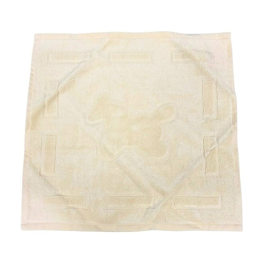 【商品名】 HERMES エルメス ハンドタオル CARRE DADA 30×30CM ベビータオル JAUNE AMOUR ベージュ 馬柄 ハンカチ 未使用 新古品 aq13123 【ブランド】 HERMES エルメス 【サイズ】 30×30cm ※採寸は全て弊社スタッフが手作業で行っており、公開サイズとの間に多少の誤差が生じる場合がございます。予めご了承下さいませ。 【素材】 コットン60％ モダール40％ 【カラー】 JAUNE AMOUR 【付属品】 保存箱・ショップカード 【状態（ランク）】 NR [NR]…未使用品（新品・新古品含む）※展示・保管等で色焼け、小傷等ができてしまった物もございます。 [S]…美品(使用はしているが数回程度で使用感が少ないもの。) [A]…小・中の傷や汚れのみられる中古品だが、コンディションの良い商品。 [B]…小・中の傷や汚れなどが見受けられる使用感のある品。 [C]…使用感や傷・劣化などが目立つ品。 ※なお、【SA】・【AB】等のランク表記は、 上記に記載しています各ランクの中間程度のコンディションと御理解下さい。 ※商品のランクはあくまでも当店の基準となりますのでご了承下さい。 弊社取り扱い商品はお客様からお譲り頂いたUSED商品（中には新品、未使用品も御座います）が主になりますので、 微細な状態にこだわるお客様はご注文をお控え下さいますようお願い致します。※商品のランクはあくまでも当店の基準となりますのでご了承下さい。 弊社取り扱い商品はお客様からお譲り頂いたUSED商品（中には新品、未使用品も御座います）が主になりますので、 微細な状態にこだわるお客様はご注文をお控え下さいますようお願い致します。 【商品説明】 エルメス ハンドタオル未使用品です。 可愛いらしい馬柄のタオルです。 コットンとモダールの混合の優しい肌さわりで、赤ちゃんの敏感肌にも安心です♪　　仕様：ベルギー製 【発送について】 こちらはゆうパケット（郵便受け配達）でご発送いたします。■配送区分：送料無料■配送地域：全国■備考：追跡番号あり/ポスト投函/配達日時指定不可/ラッピング不可/同梱発送不可