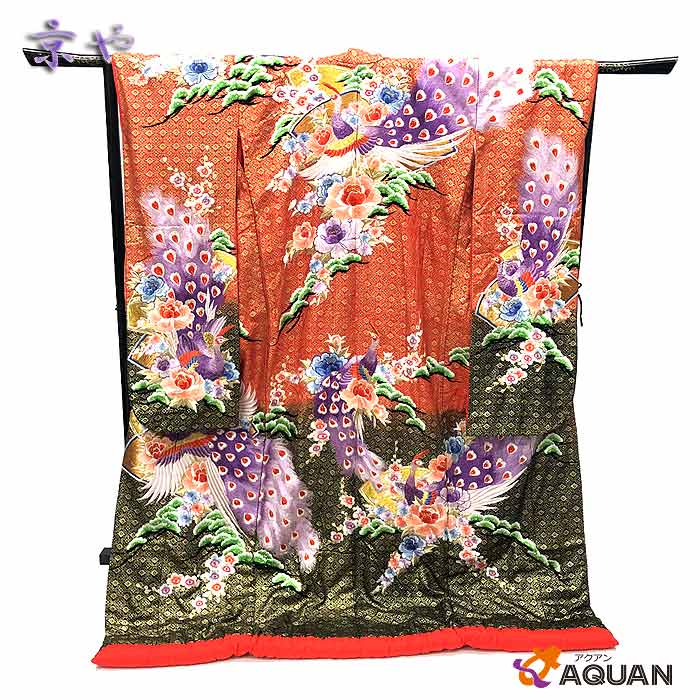 スーパーSALEインテリア・ディスプレイにもおすすめ京やD031 正絹 打掛 正絹 色打掛 花嫁衣裳 婚礼衣装 赤 黒 金糸 刺繍 孔雀 牡丹 有識文様 仕立て...