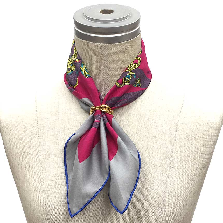セール HERMES　エルメス 　スカーフ　カレ45　BRIDES de GALA（式典用の馬勒）グレー×ピンク　シルク100％【新古品】【美品】【中古】エルメス　シルクスカーフ　aq7067